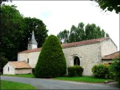 Nous commençons notre balade devant l'église Saint-Hilaire d'Availles-Thouarsais. Commune néo-aquitaine de l'arrondissement de Parthenay, sur la rive droite du Thouet, elle se situe dans le département ...