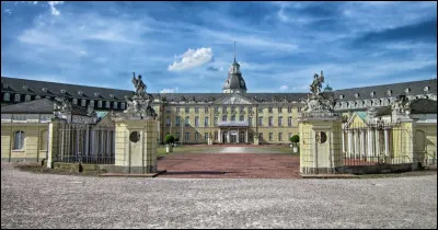 Ville allemande de 300 000 habitants, située dans le Bade-Wurtemberg, dans la vallée du Rhin :