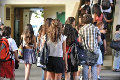 Tu es nouvelle dans ton collège, école, ou lycée et, donc, le jour de la rentrée...