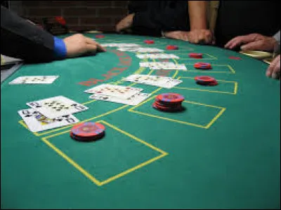 Quel est le nom d'un jeu de cartes où le but est de battre le croupier sans dépasser 21 ?