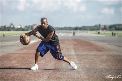 Qui est ce streetballeur qui a joué en And1 et a même affronté "The Professor" ?