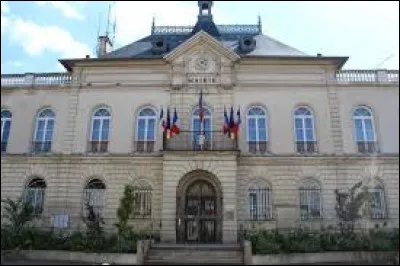 Le point de départ de notre balade est aujourd'hui sur le perron de la mairie de Bourg-la-Reine. Ville francilienne d'un peu plus de 20 000 habitants, dans l'arrondissement d'Antony, elle se situe dans le département ...