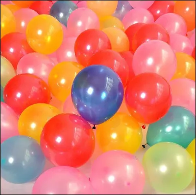 Au départ, j'ai 600 ballons dans le jardin. J'en lâche 450 dans le ciel.
Combien m'en reste-t-il ?