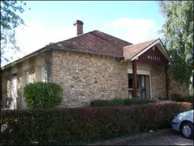 Nous commençons notre balade à Boissy-sans-Avoir. Village francilien, il se situe dans le département ...