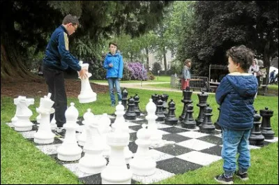 Combien y a-t-il de cases sur un plateau d'échecs ?