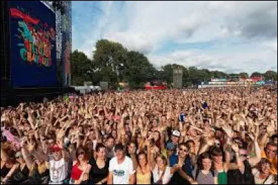 Où a lieu le festival des Vieilles Charrues ?