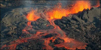 Question facile pour commencer, sur quelle île se trouve le Piton de la Fournaise, haut de 2 632 m ?