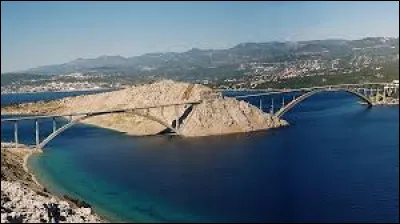 Dans quel pays retrouve-t-on le pont de Krk ?