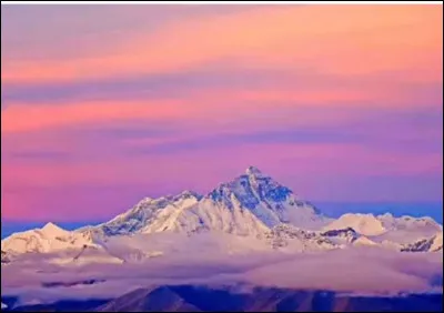 Le Népal et la Chine ont annoncé la nouvelle altitude officielle du mont Everest qui a grandi de quelques centimètres. À combien s'élève aujourd'hui la plus haute montagne du monde ?