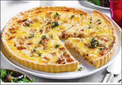 Quelle est cette tarte salée de la cuisine lorraine à base de pâte brisée, d'oeufs, de crème fraîche et de lardons ?