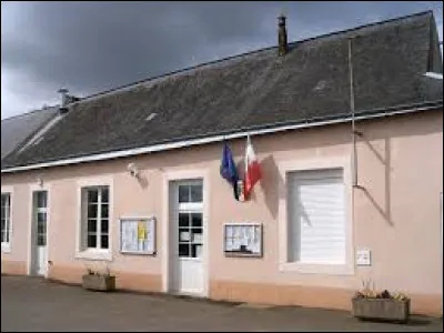 Je vous propose de commencer notre première balade de la semaine à Amné. Commune Sarthoise, elle se situe en région ...