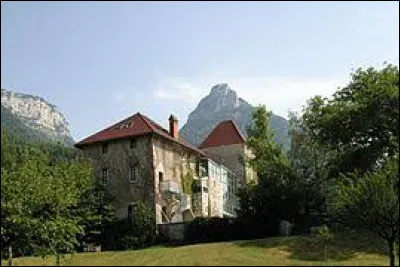 Nous commençons notre balade proche du lac d'Annecy, à Alex. Commune d'Auvergne-Rhône-Alpes, elle se situe dans le département ...