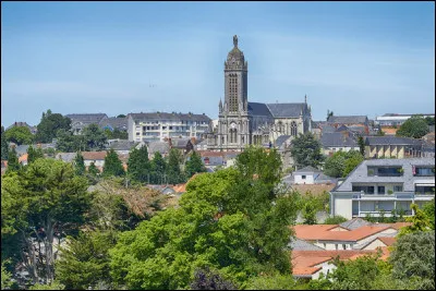 Quelle est la capitale du mouchoir en France ?