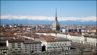 Grande ville italienne traversée par le Pô, capitale du Piémont :