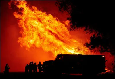 À côté de chez toi, il y a un incendie.
Que fais-tu ?