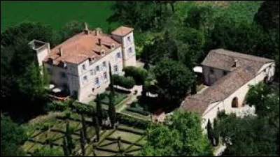 Pour commencer, voici une vue du château de Auty. Commune occitane de l'arrondissement de Montauban, dans le Quercy, elle se situe dans le département ...