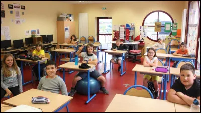 Tu arrives en retard à l'école, que fais-tu en arrivant en classe ?