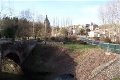 Je vous propose de commencer notre première balade de la semaine en Nouvelle-Aquitaine, à Augé. Commune de l'arrondissement de Niort, elle se situe dans le département ...