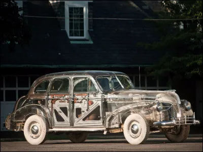 "Ça m'énerve !
 Ceux qui conduisent comme V. Bottas
 Ça m'énerve !
 Le carbone c'est fini, maintenant c'est l'plexiglas !" 
Quel est cet engin ?