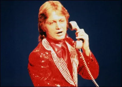 Que fait le téléphone d'après le titre de la chanson de Claude François ?