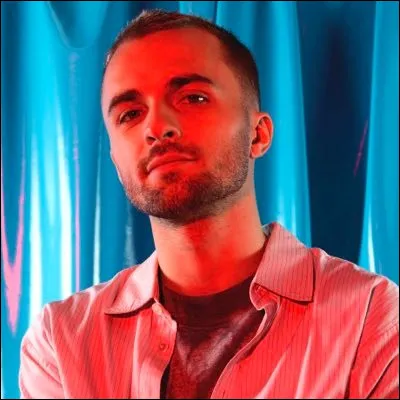 Comment se prénomme le youtubeur Squeezie ?