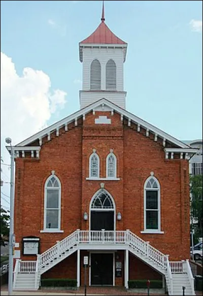 En Alabama qu'est-il interdit de faire à l'église sous peine de faire rire les gens ?