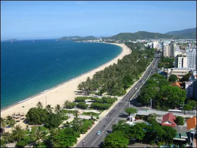 Cette première "Nice d'Extrême-Orient" nous vient de Cochinchine : au niveau plages et palmiers, rien à dire... Qui est-elle ?