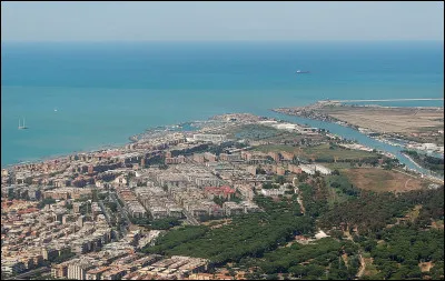 Dans l'Antiquité, quelle ville italienne était le port maritime de Rome ?