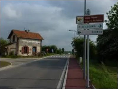 Nous commençons notre balade dans l'Eure, à Bacquepuis. Commune sur le plateau du Neubourg, elle se situe en région ...