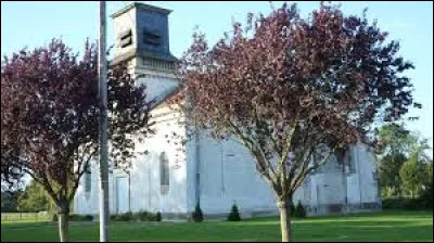 Notre balade commence à Chamoy, devant l'église de l'Immaculée Conception. Commune Auboise, elle se situe en région ...