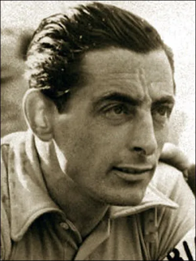 Ce coureur cycliste, surnommé "il campionissimo" a été le premier à réaliser le doublé Tour d'Italie-Tour de France en 1949 puis en 1952 : c'est ... Coppi.