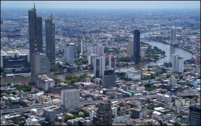 Bangkok, 10 millions d'habitants, est une ville d'...