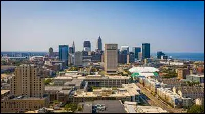 Cleveland, 400 000 habitants, est une ville d'...