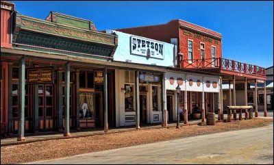 Cette localité de l'Arizona est restée célèbre pour être le lieu où s'est déroulée la fusillade d'OK Corral en 1881 :