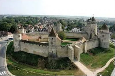 Aujourd'hui, le point de départ de notre balade se fait devant le château médiéval de Blandy. Nous sommes dans un village francilien situé dans le département ...