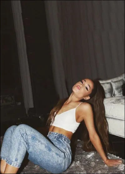 Combien Ariana Grande mesure-t-elle ?