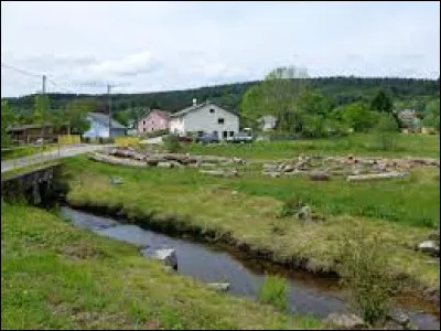 Allez, c'est parti ! Nous commençons notre nouvelle balade dans le Grand-Est, à Barbey-Seroux. Nous sommes dans le département ...