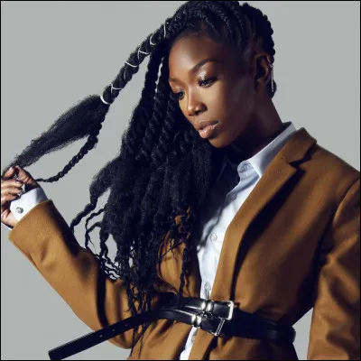 B7 est le {...} album de Brandy.