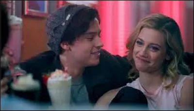 Dans quel épisode de la saison 1 Betty et Jughead s'embrassent-ils pour la première fois ?