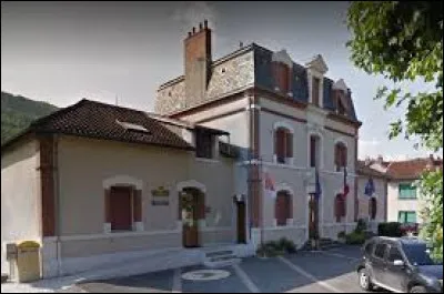 Notre balade dominicale commence en Occitanie, à Boisse-Penchot. Village de l'arrondissement de Villefranche-de-Rouergue, il se situe dans le département ...