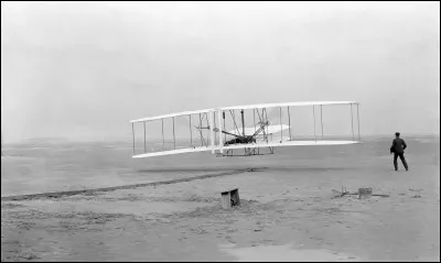 Quel est ce biplan des frères Wright qui en 1903 effectue le premier vol motorisé du monde, marquant ainsi le début de l'aviation ?