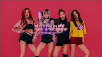 Est-ce que dans le "MV Whistle" quand Jennie est montée à cheval, elle portait un chapeau rose ?