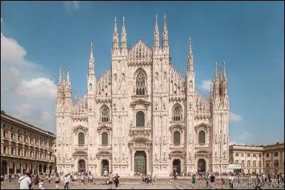 Dans quel pays d'Europe dois-je me rendre pour voir cette cathédrale ?