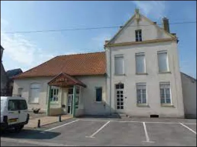 Nous commençons ce petit voyage dans les Hauts-de-France, à Audrehem. Commune du parc naturel régional des Caps et Marais d'Opale, elle se situe dans le département ...