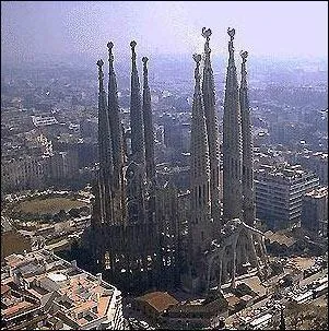 Nom de la grande glise  barcelone cre par gaudi :