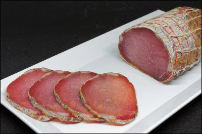 Charcuterie corse, filet maigre de porc conservé par salaison, séchage et fumage :