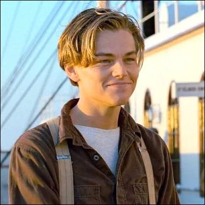 Dans la version française du film "Titanic" de 1997, que sécrie Jack Dawson à lavant du bateau ?