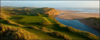 Terrain, parcours de golf en bord de mer :