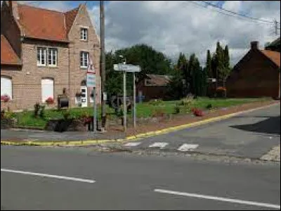 Nous commençons notre balade dans les Hauts-de-France, à Abancourt. Village de l'arrondissement de Cambrai, il se situe dans le département ...