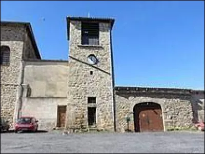 Notre balade commence en Auvergne-Rhône-Alpes, à Chaumont-le-Bourg. Commune de l'arrondissement d'Ambert, elle se situe dans le département ...